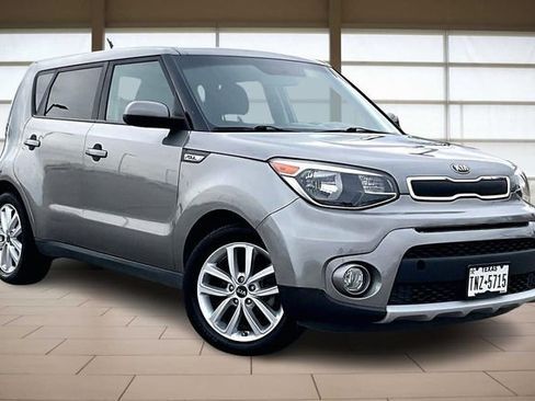 Used 2019 Kia Soul + image 12