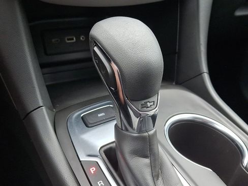 Used 2022 Chevrolet Equinox LS AWD/4WD image 16