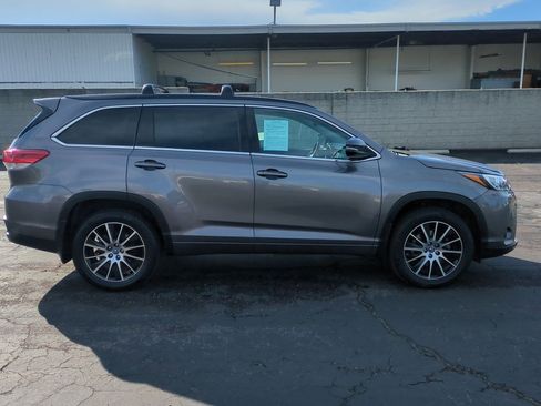 Used 2018 Toyota Highlander SE image 5