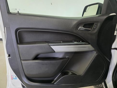 Used 2022 Chevrolet Colorado LT w/ Fleet Safety Package image 19