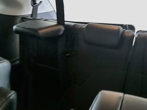 Used 2020 Toyota Highlander XLE FWD image 29