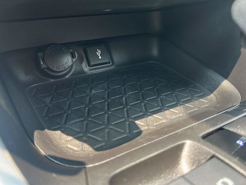 Used 2021 Toyota RAV4 XLE Premium AWD/4WD image 25