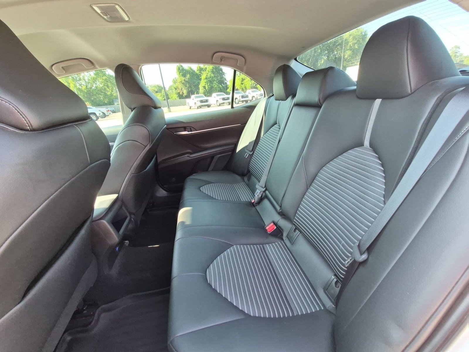 Used 2022 Toyota Camry SE FWD image 21