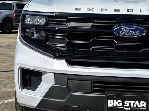 New 2026 Ford Expedition Active image 6