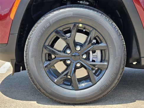 New 2025 Jeep Grand Cherokee L Altitude image 10