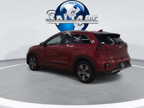 Used 2022 Kia Niro LXS image 2