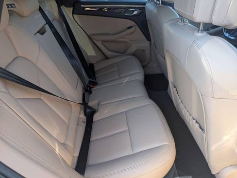 Used 2024 Porsche Macan AWD/4WD image 30