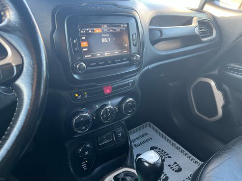 Used 2016 Jeep Renegade Limited image 11