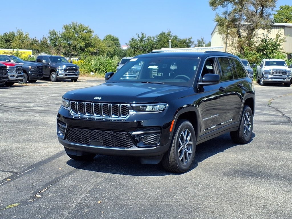 New 2027 Jeep Grand Cherokee Laredo X AWD/4WD image 2