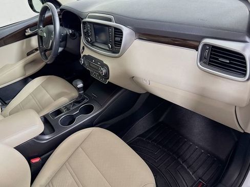 Used 2020 Kia Sorento S image 29