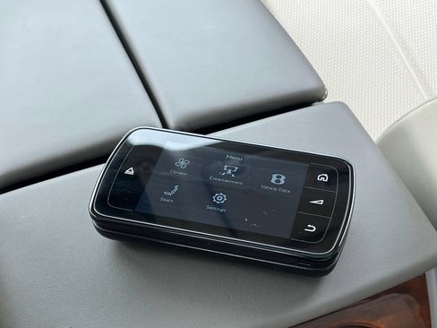 Used 2018 Bentley Bentayga AWD/4WD image 19