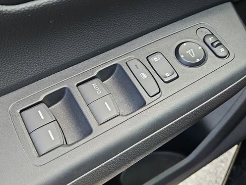 Used 2025 Honda CR-V LX image 29