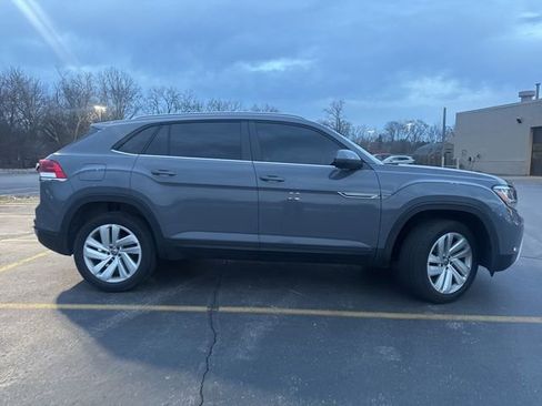 Used 2020 Volkswagen Atlas Cross Sport SE w/ Panoramic Sunroof Package image 4