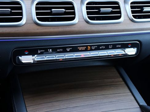 Certified 2025 Mercedes-Benz GLE 350 4MATIC image 27