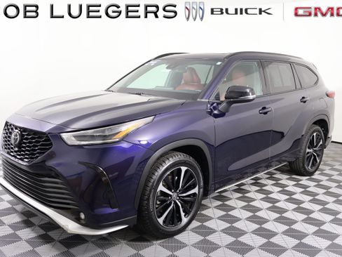 Used 2021 Toyota Highlander XSE AWD/4WD image 3