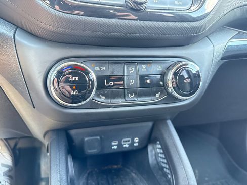 Used 2023 Chevrolet TrailBlazer LT w/ Convenience Package FWD image 21