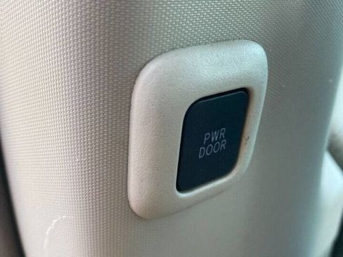 Used 2013 Toyota Sienna XLE w/ Premium Pkg image 27