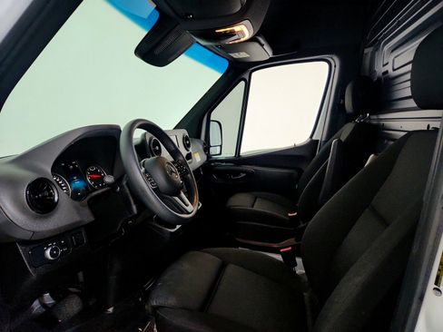 Used 2023 Mercedes-Benz Sprinter 2500 image 17