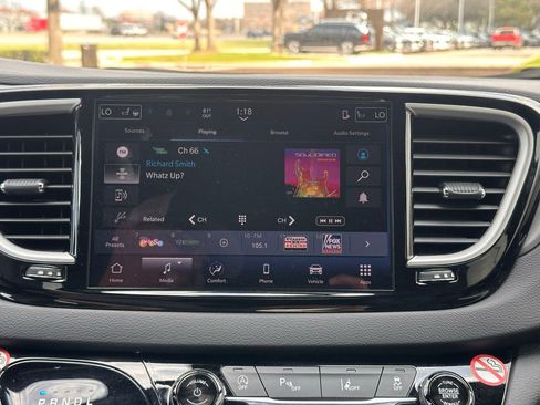 Used 2026 Chrysler Pacifica Select image 30