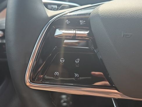 Certified 2024 Cadillac Lyriq Luxury AWD/4WD image 18