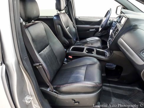 Used 2018 Dodge Grand Caravan GT image 29