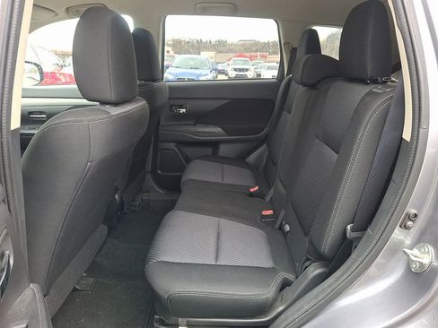 Used 2016 Mitsubishi Outlander ES image 10