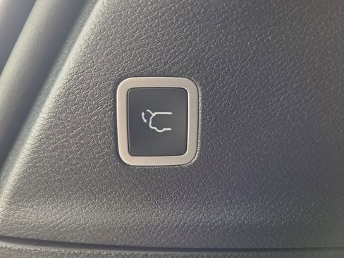 New 2026 Chrysler Pacifica Limited w/ Uconnect Theater Family Group image 26