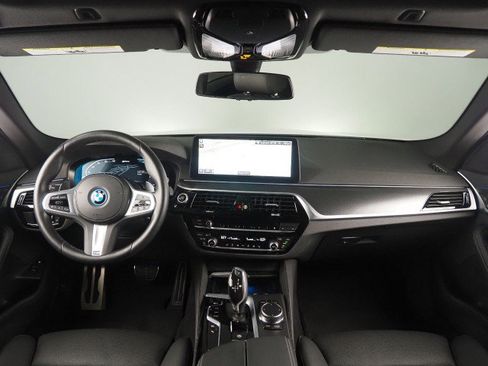 Used 2023 BMW 530e w/ M Sport Package RWD image 3