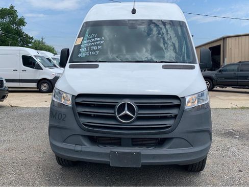 Used 2021 Mercedes-Benz Sprinter 2500 image 2
