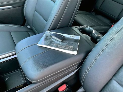 Used 2025 Chevrolet Traverse LT w/ Enhanced Driving Package AWD/4WD image 38