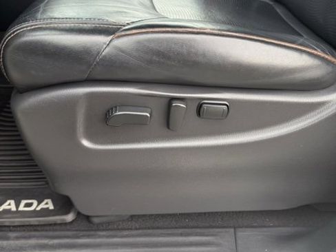 Used 2017 Nissan Armada Platinum w/ Captain Seat Package image 17