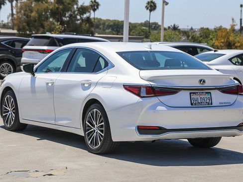 Used 2023 Lexus ES 300h w/ Premium Package FWD image 5