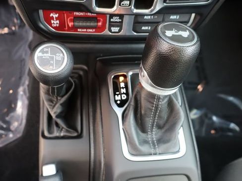 Used 2024 Jeep Wrangler Unlimited Rubicon 4xe AWD/4WD image 33