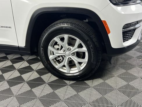 Used 2023 Jeep Grand Cherokee Limited image 12