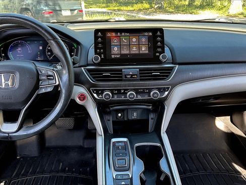 Used 2018 Honda Accord Touring image 9