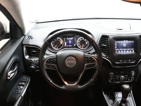 Used 2021 Jeep Cherokee Latitude Plus FWD image 11