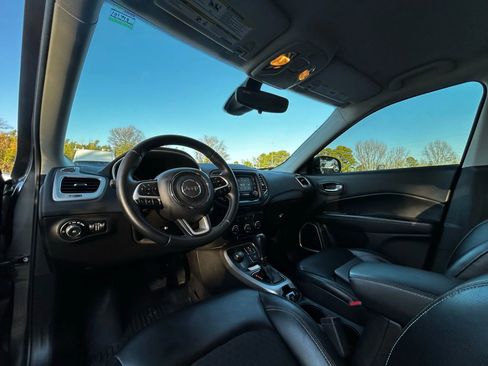 Used 2018 Jeep Compass Latitude image 25