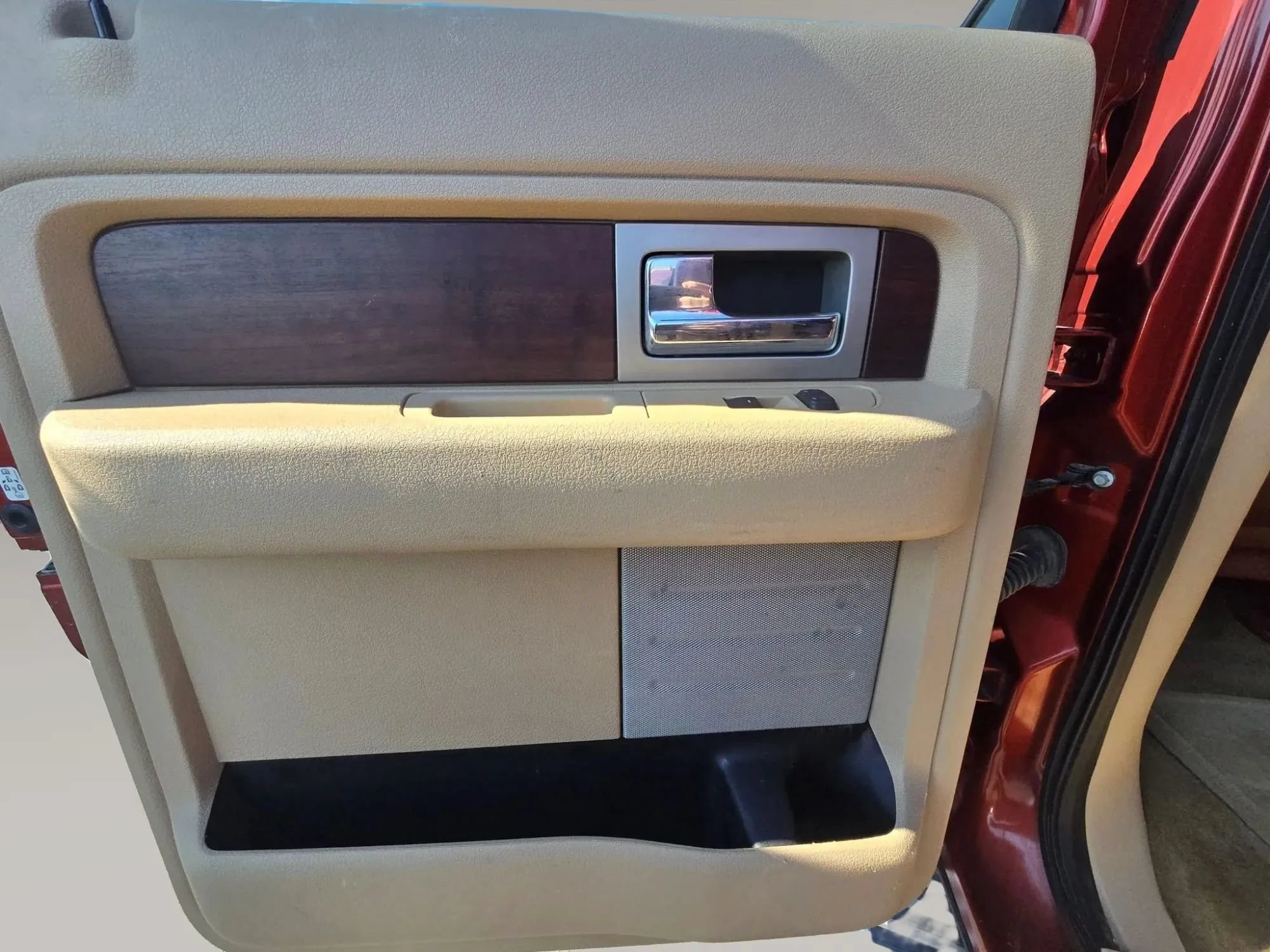 Used 2014 Ford F150 King Ranch w/ King Ranch Luxury Package AWD/4WD image 19