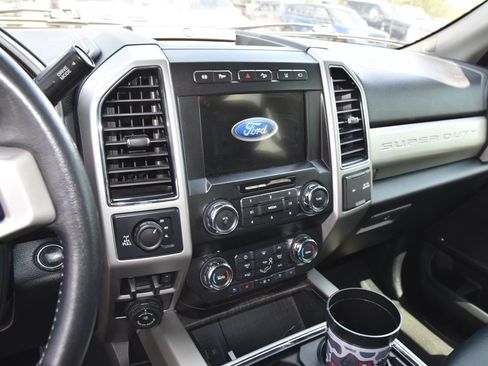 Used 2020 Ford F250 Lariat w/ Lariat Ultimate Package AWD/4WD image 9