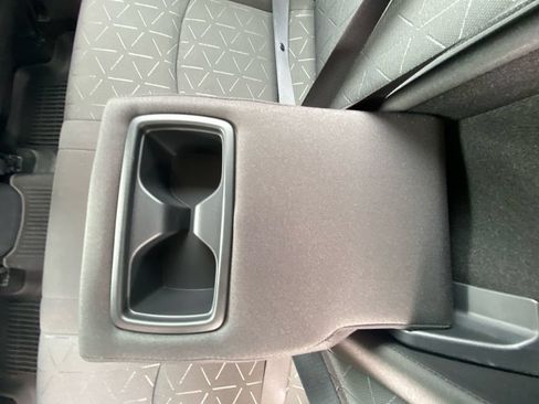 Used 2022 Toyota RAV4 XLE AWD/4WD image 29