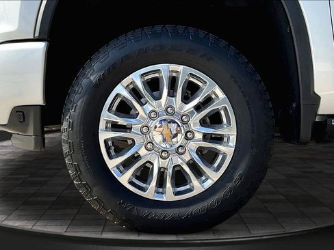 Used 2023 Chevrolet Silverado 2500 High Country w/ Z71 Off-Road Package AWD/4WD image 34