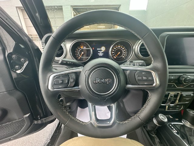 Used 2023 Jeep Wrangler Unlimited Sahara w/ Cold Weather Group AWD/4WD image 17
