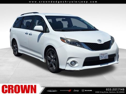 Used 2017 Toyota Sienna SE FWD image 1