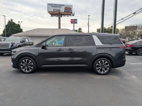 Used 2022 Kia Carnival EX image 7