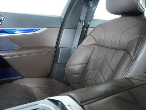 Certified 2023 BMW 760i xDrive w/ Executive Package image 29