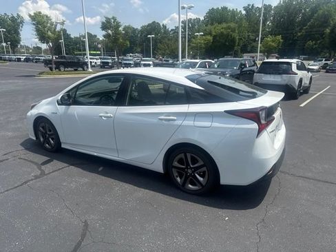Used 2022 Toyota Prius Limited FWD image 2