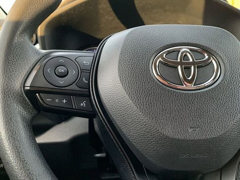 Used 2020 Toyota RAV4 LE image 18