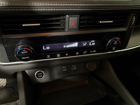 Used 2023 Nissan Rogue SV FWD image 25