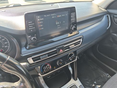 Used 2021 Kia Seltos S FWD image 23