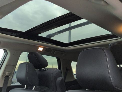 Used 2024 Nissan Pathfinder SV w/ SV Premium Package image 14